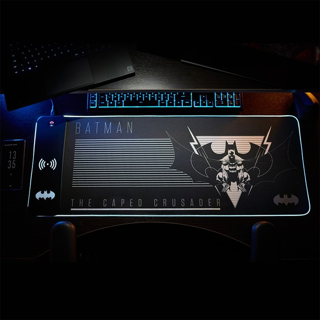Podkładka gamingowa Numskull z ładowarką bezprzewodową i podświetleniem RGB Batman 30 x 80 cm (23MX4A) (5056280461531) - obraz 8