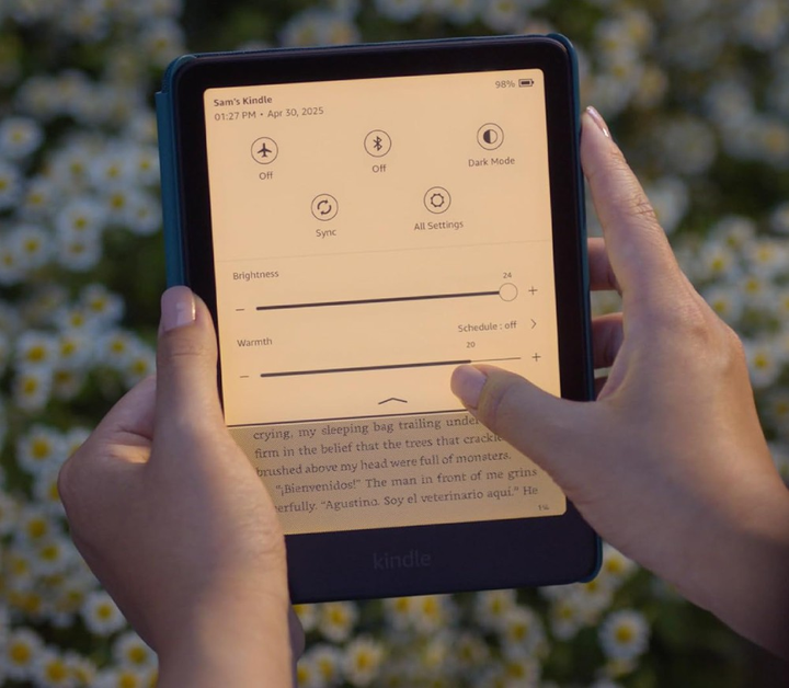Електронна книга Amazon Kindle Paperwhite 12th Gen. 16GB With Ads Raspberry (B0CFPTK5JG) - зображення 3