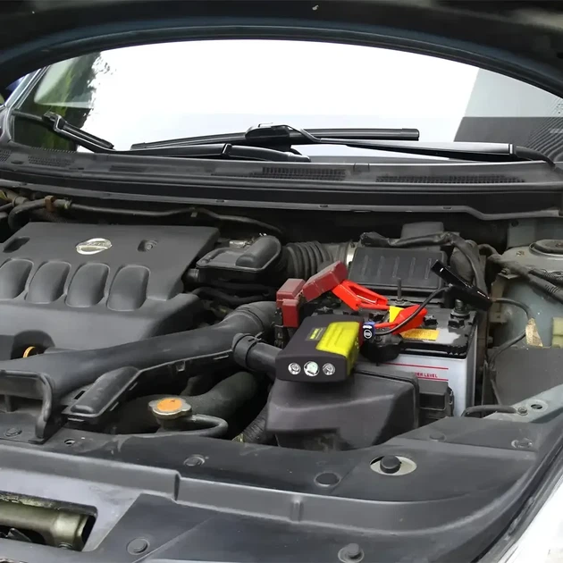 Пусковое устройство для автомобиля JUMPSTARTER TM15 68800 mAh с павербанком и фонариком - Фото 3 Пусковое устройство для автомобиля JUMPSTARTER TM15 68800 mAh с павербанком и фонариком - изображение 3