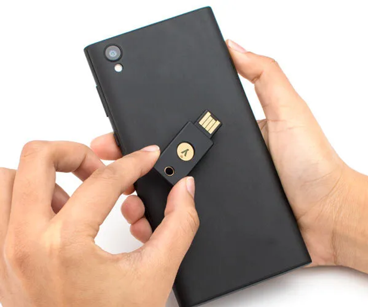 Ключ безпеки Yubico YubiKey 5 USB-A NFC FIPS Black (5060408464229) - зображення 4