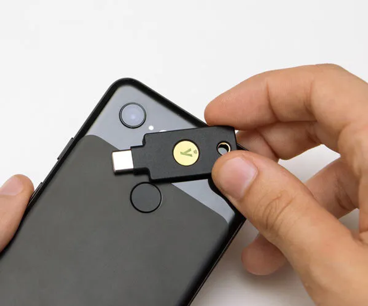 Klucz bezpieczeństwa Yubico YubiKey 5C USB-C NFC FIPS Black (5060408464236) - obraz 5