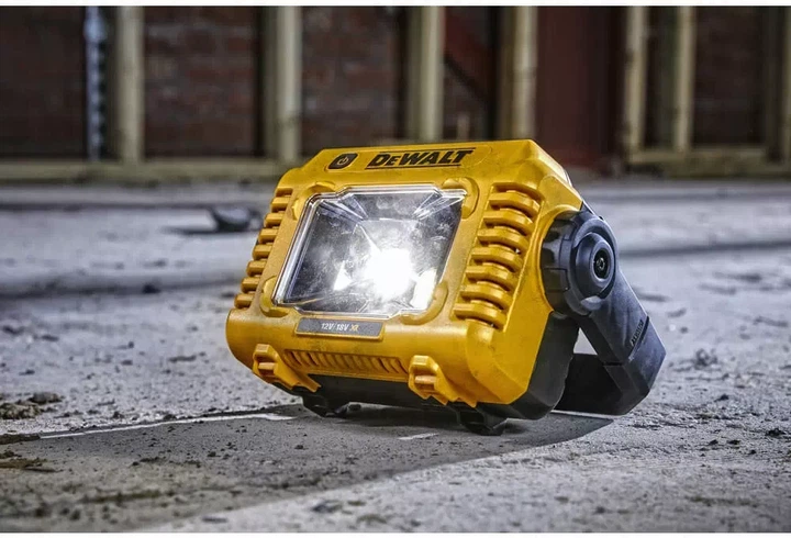 Професійний ліхтар DeWALT DCL077: 12/18V, без АКБ і ЗП - Фото 6 Професійний ліхтар DeWALT DCL077: 12/18V, без АКБ і ЗП - зображення 6