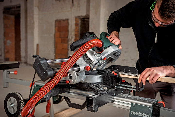 Профессиональная торцовочная пила с протяжкой Metabo KGS 216 M: 1500 Вт, глубина реза 70мм, диск 216 x 30 мм, 5000 об/мин, (613216000) - изображение 6
