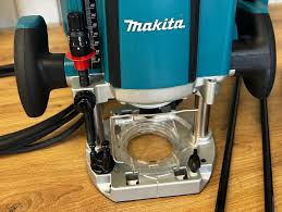 Мощный фрезер вертикальный Makita RP1803FXJ : 1650 Вт, патрон 6,8,12 мм - изображение 5