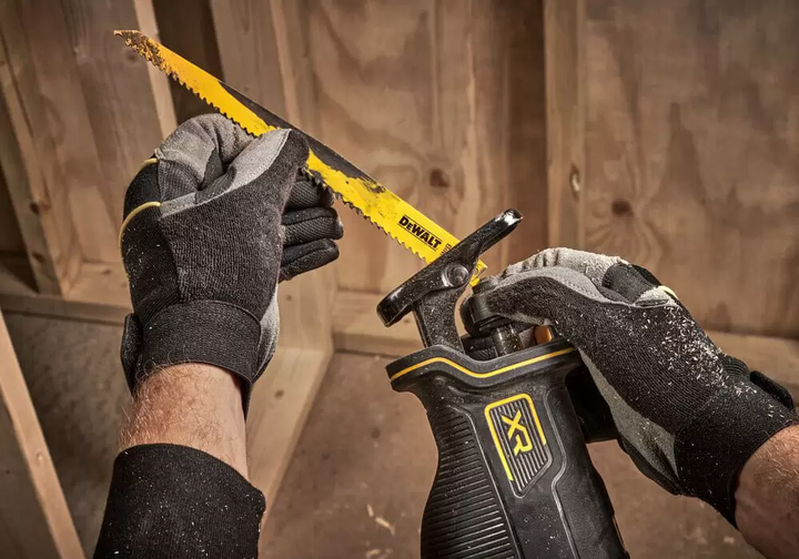 Сабельная пила DeWALT 18 В XR Li-lon, 0 - 3200 ход/мин, 2.3 кг (без АКБ и ЗУ) (DCS382N) - Фото 5 Сабельная пила DeWALT 18 В XR Li-lon, 0 - 3200 ход/мин, 2.3 кг (без АКБ и ЗУ) (DCS382N) - изображение 5