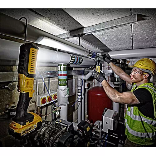 Професійний ліхтар DeWALT DCL050: без АКБ, 500 лм (DCL050) - Фото 4 Професійний ліхтар DeWALT DCL050: без АКБ, 500 лм (DCL050) - зображення 4