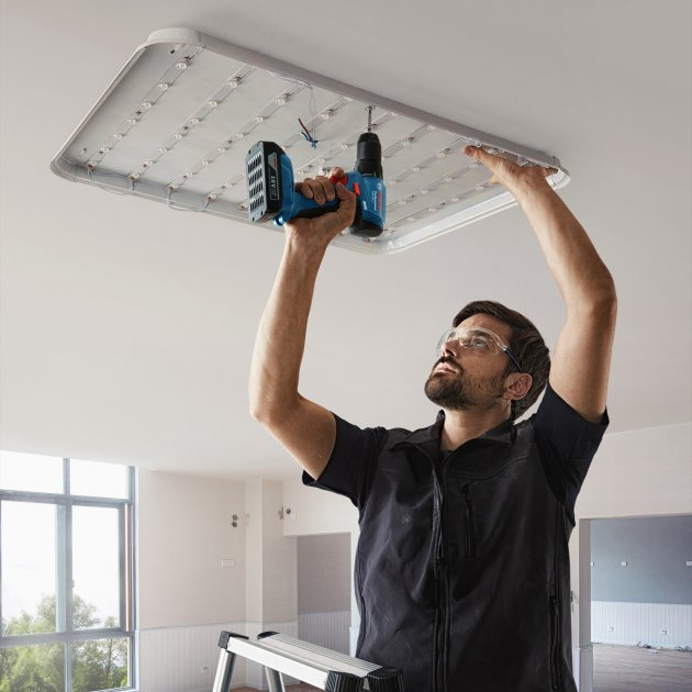 Аккумуляторная бесщеточная дрель-шуруповерт Bosch GSR 185-LI Professional : 2 АКБ 18V 2.0Ah + З/У, 1900 об/мин, вес 1.3 кг в кейсе - Фото 10 Аккумуляторная бесщеточная дрель-шуруповерт Bosch GSR 185-LI Professional : 2 АКБ 18V 2.0Ah + З/У, 1900 об/мин, вес 1.3 кг в кейсе - изображение 10