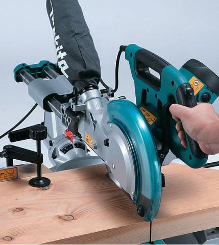 Профессиональная ручная торцовочная пила Makita LS1018LN: 1430 Вт, круг 260 мм, функция протяжки - изображение 6