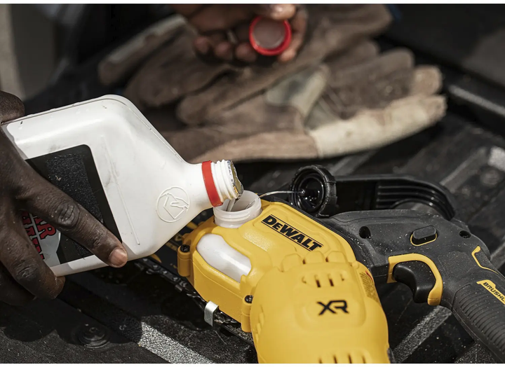 Цепная пила DeWALT мини, 18 В XR Li-lon, бесщёточная, шина 20 см (без АКБ и ЗУ) (DCMPS520N) - Фото 7 Цепная пила DeWALT мини, 18 В XR Li-lon, бесщёточная, шина 20 см (без АКБ и ЗУ) (DCMPS520N) - изображение 7