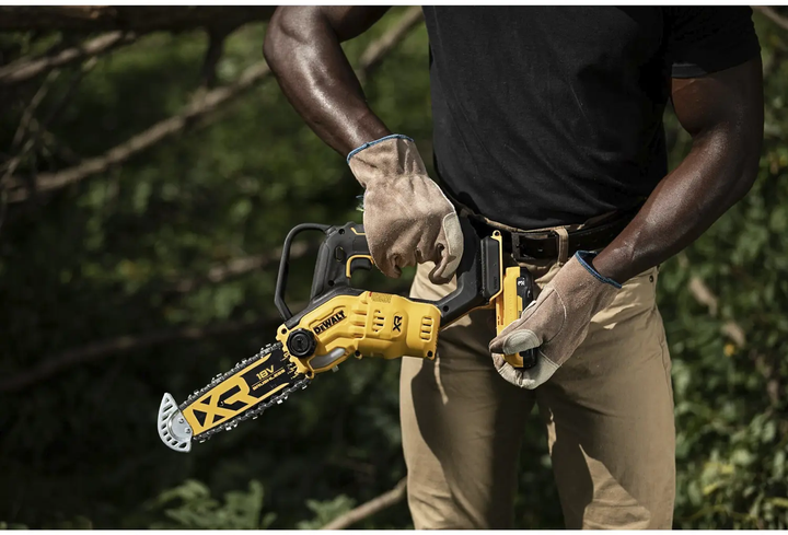 Цепная пила DeWALT мини, 18 В XR Li-lon, бесщёточная, шина 20 см (без АКБ и ЗУ) (DCMPS520N) - Фото 10 Цепная пила DeWALT мини, 18 В XR Li-lon, бесщёточная, шина 20 см (без АКБ и ЗУ) (DCMPS520N) - изображение 10