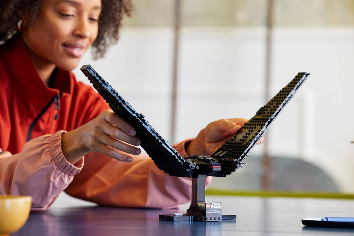 Klocki konstrukcyjne LEGO Star Wars Wahadłowiec dowodzenia Kylo Rena 386 elementów (75406) - obraz 11