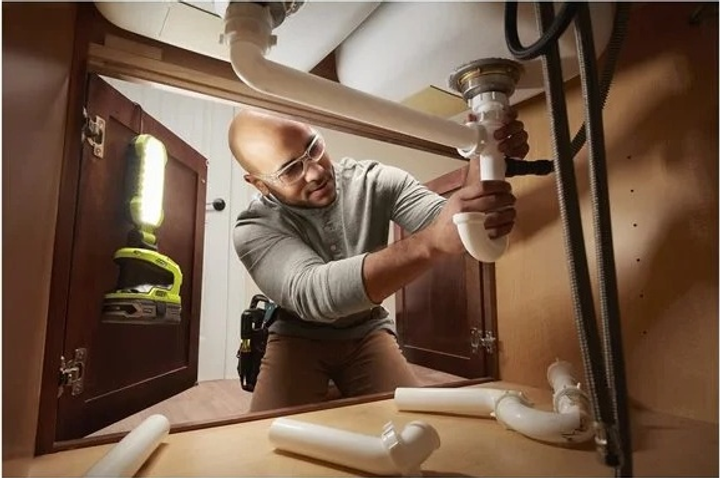 Ліхтар RYOBI ONE+ R18ALP-0 18 В світлодіодний до 900 Лм до 6 м (без АКБ і ЗП) (5133004424) - зображення 4