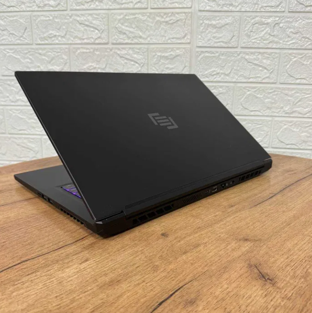 Ноутбук Maingear Element 144Hz i7 10875H 16Gb SSD 512Gb RTX 2070 Super Б/В - зображення 4