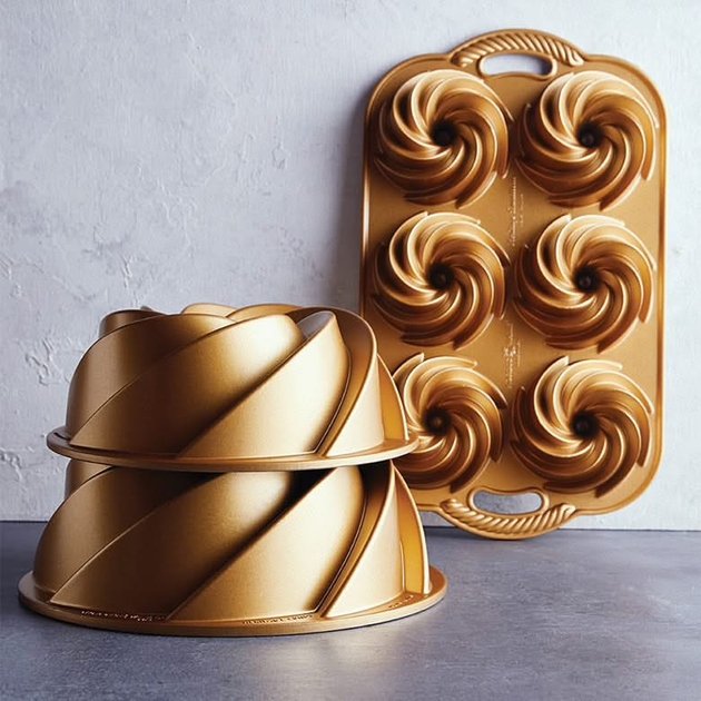 Форма для випікання кексів Nordic Ware золота 25.7 x 25.7 x 9.5 см (0011172806772) - зображення 6