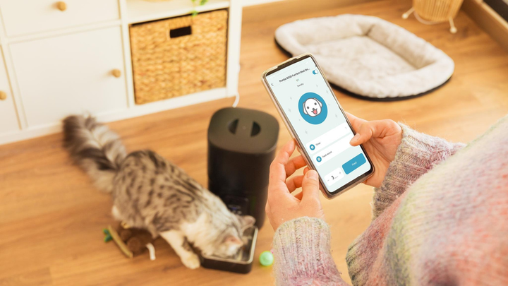 Автоматичний дозатор корму для тварин Cecotec Pumba 6000 Purrfect Meal Smart 6 L (8435484095655) - зображення 4