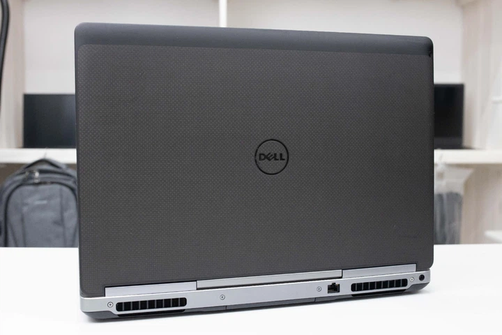 Ноутбук Dell Precision 7710 | 17.3" FHD IPS | i7-6820HQ | Quadro M4000M | 16RAM | 256SSD Б/В - Фото 2 Ноутбук Dell Precision 7710 | 17.3" FHD IPS | i7-6820HQ | Quadro M4000M | 16RAM | 256SSD Б/В - зображення 2