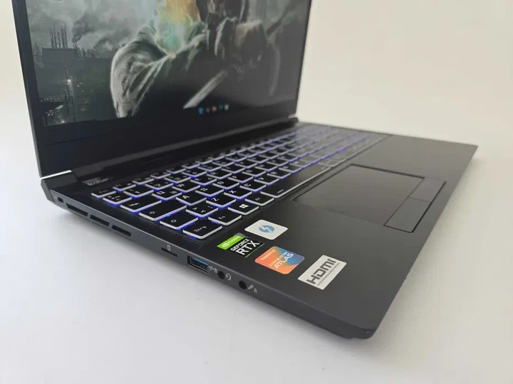 Ноутбук ігровий Clevo 15 I7 10870H/RTX 3070/RAM 16GB/SSD 500GB/240Hz Б\В - зображення 2