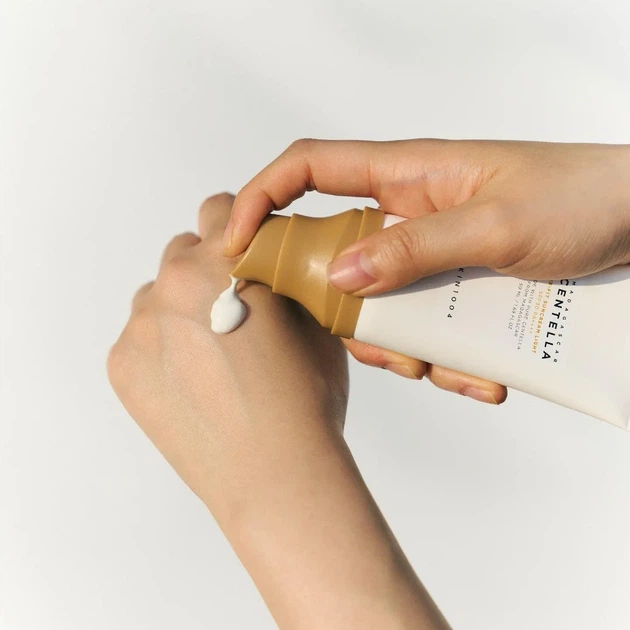 Солнцезащитный минеральный легкий крем SKIN1004 Madagascar Centella Air-Fit Suncream Light SPF30 PA++++ 50 ml - изображение 5