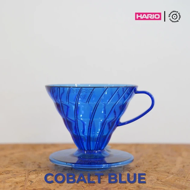 Пуровер Hario V60 02 Cobalt Blue пластиковый на 1-4 чашки - изображение 3