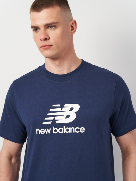 Футболка бавовняна довга чоловіча New Balance Stacked Logo MT41502 S Темно-синя (196941811239) - зображення 4