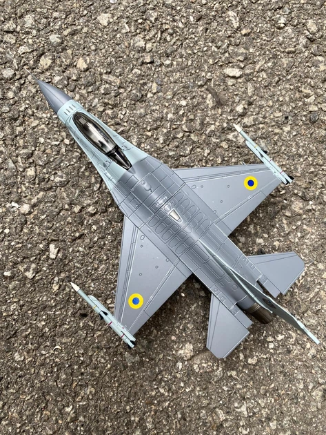 Fighting F-16 1/72 Falcon Fighting ホビーマスター　F-16 Falcon Scale 1:72 Model Airplane 航空機・ヘリコプター