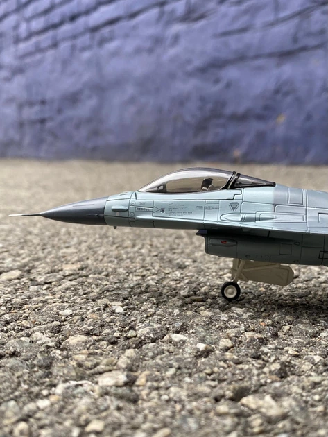 Модель самолета F-16AM Fighting Falcon Ukrainian Air Force 1:72
