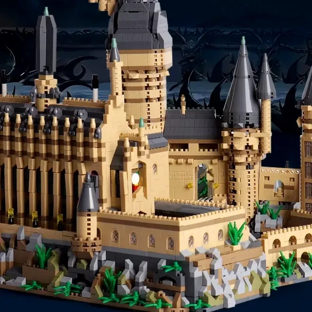 Конструктор Гарри Поттер Замок Хогвартс 6369 деталей с LED подсветкой Harry Potter - изображение 3