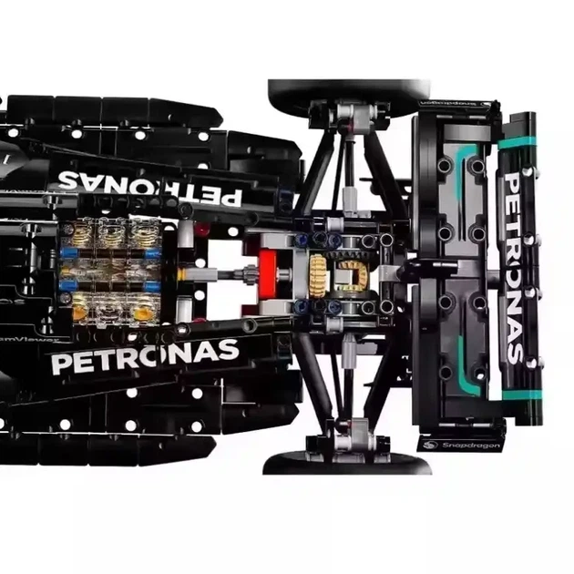 Конструктор Technic Mercedes AMG F1 W14 1642 деталі болід формула 1 Petronas 42171 - Фото 5 Конструктор Technic Mercedes AMG F1 W14 1642 деталі болід формула 1 Petronas 42171 - зображення 5