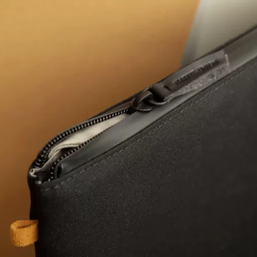 Чохол-папка Native Union W.F.A Stow Lite Sleeve Case Black для MacBook Pro 14” M5 | M4 | M3 | M2 | M1 (2021-2026)| MacBook Air 13.6” M5 | M4 | M3 | M2 (2026 | 2025 | 2024 | 2022) (STOW-LT-MBS-BLK-14) - зображення 5