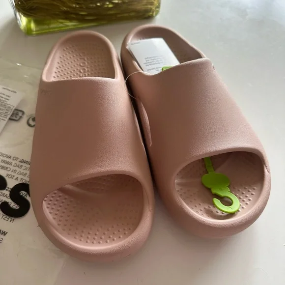 Жіночі шльопанці Crocs Mellow Recovery Slide Pink Clay (38-39, рожевий) - Фото 5 Жіночі шльопанці Crocs Mellow Recovery Slide Pink Clay (38-39, рожевий) - изображение 5