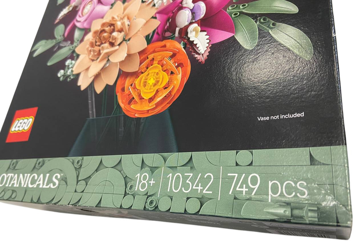 Zestaw klockow LEGO Botanicals Piekny bukiet rozowych kwiatow 749 elementow (10342) (955555909529248) - Outlet - obraz 2