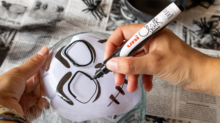 Zestaw markerów kredowych Uni Posca Halloween 4 szt (3701614900171) - obraz 4