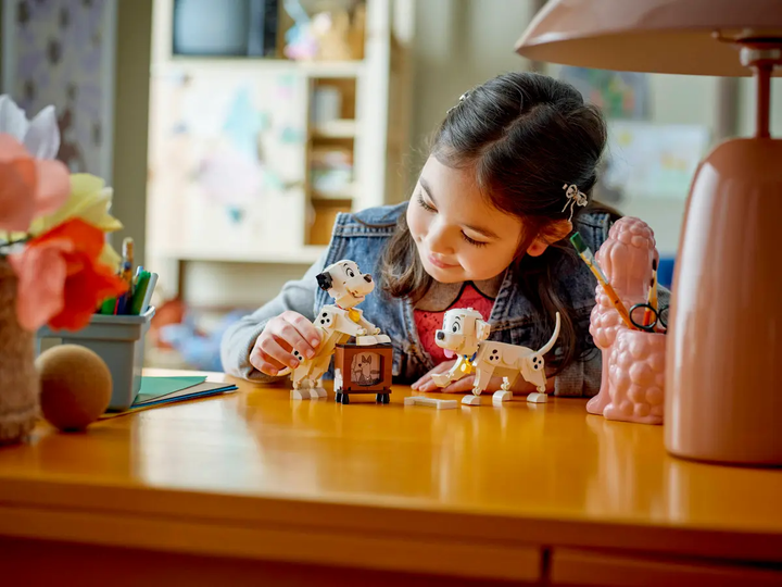 Конструктор LEGO Disney 101 далматинець - цуценята Лаки та Пенні 268 елементів (43271) - зображення 9