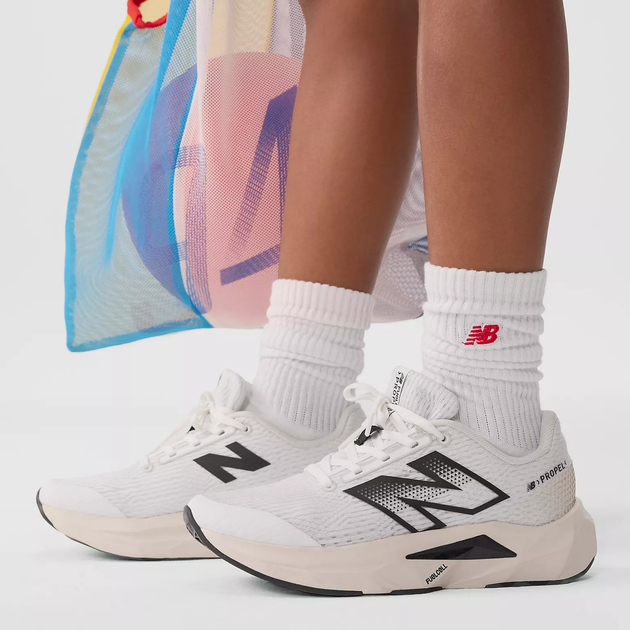 Buty sportowe młodzieżowe chłopięce New Balance FuelCell Propel v5 GPFCPRC5 35.5 (3.5US) Białe (197967880759) - obraz 2