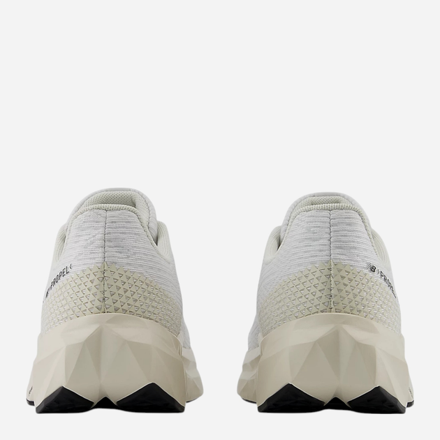 Підліткові кросівки для хлопчика New Balance FuelCell Propel v5 GPFCPRC5 38 (5.5US) Білі (197967880797) - зображення 5