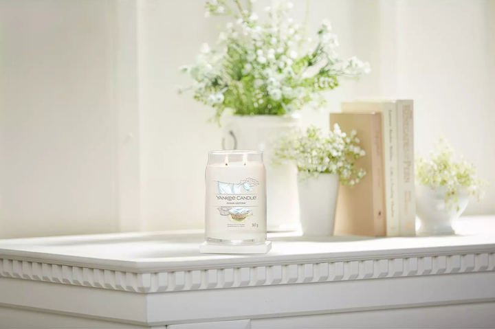 Świeca zapachowa Yankee Candle Clean Cotton 567 g (5038581128740) - obraz 2