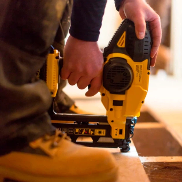 Пистолет гвоздезабивной аккумуляторный Stanley FatMax 18В XR Li-Ion FMC792D2 - изображение 6