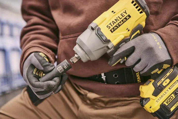Гайковерт ударний акумуляторний Stanley FatMax Li-Ion V20 18 В, 950 Нм, 2000 об/хв, 2600 уд/хв SFMCF940B - Фото 7 Гайковерт ударний акумуляторний Stanley FatMax Li-Ion V20 18 В, 950 Нм, 2000 об/хв, 2600 уд/хв SFMCF940B - зображення 7