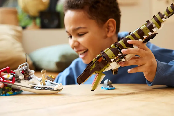 Zestaw klocków LEGO Jurassic World Misja na łodzi i model mozazaura, 858 el. 76974 (5702017824826) - obraz 6