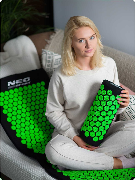 Mata do akupresury Neo Sport z kolcami ns 901 czarno-zielona (5903890616984) - obraz 3