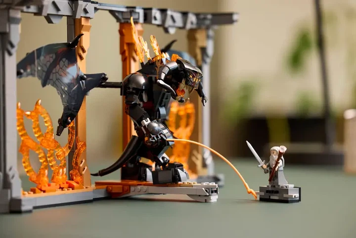 Конструктор LEGO Icons Властелин колец: Бук-нук с Балрогом 1201 элемент (10367) - изображение 10