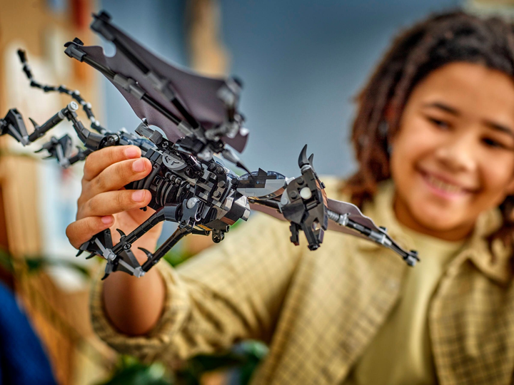 Zestaw klocków LEGO Harry Potter Rodzina testrali 548 elementów (76458)  - obraz 9