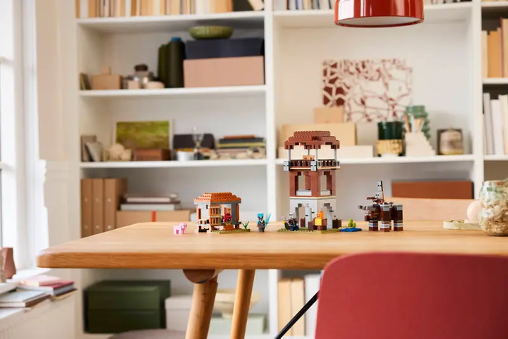 Конструктор LEGO Minecraft Схованка розбійників та руйнівників, 665 ел. 21278 (5702017815527) - зображення 9