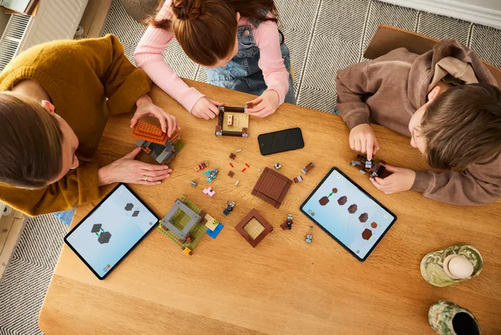 Конструктор LEGO Minecraft Схованка розбійників та руйнівників, 665 ел. 21278 (5702017815527) - зображення 10