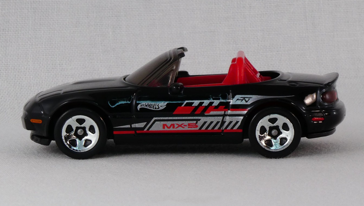 Машинка Базова Hot Wheels '91 Mazda MX-5 Miata J-Imports 1:64