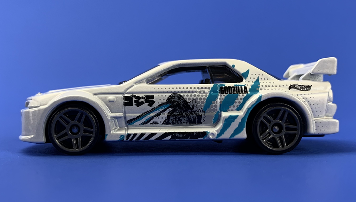 Машинка Базовая Hot Wheels Godzilla Nissan Skyline GT-R (R32) J