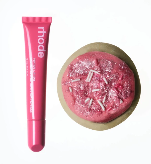 Лімітований пептидний бальзам для губ Rhode "SUGAR COOKIE" Rhode peptide lip tint - Фото 1 Лімітований пептидний бальзам для губ Rhode "SUGAR COOKIE" Rhode peptide lip tint - зображення 1
