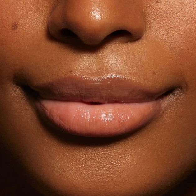 Баттер-бальзам Kylie Cosmetics "Honey" Tinted Butter Balm - Фото 4 Баттер-бальзам Kylie Cosmetics "Honey" Tinted Butter Balm - изображение 4