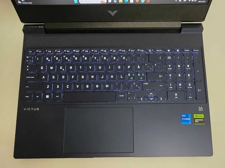 Ноутбук HP Victus 15 (2023) i5 13500H/RTX 4050/RAM 16GB/SSD 512GB/WIN 11 Б\В - Фото 4 Ноутбук HP Victus 15 (2023) i5 13500H/RTX 4050/RAM 16GB/SSD 512GB/WIN 11 Б\В - зображення 4