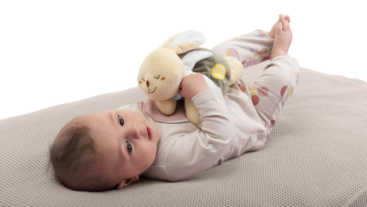 Ciepluszek przytulanka Chicco My Sweet DouDou Pluszowy króliczek (8058664177042) - obraz 5